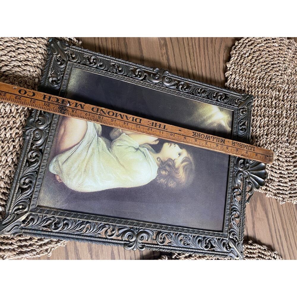 Vintage Ornate Brass Framed Convex Bubble Glass Portrait ‘The Infant Samuel’ - Picture 6 of 7